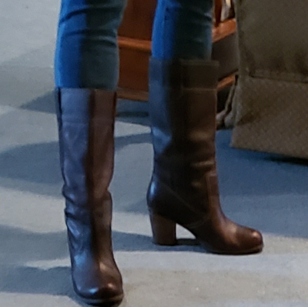 TIMBERLAND EARTHKEEPERS BOOTS IN EXCELLENT CONDITION.  WATERPROOF!!!
